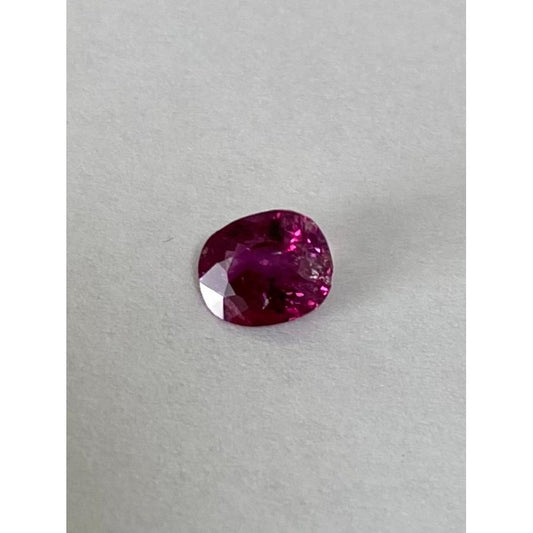 ミャンマー産 ピジョンブラッド ルビー 1.35ct