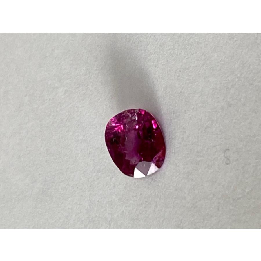 ミャンマー産 ピジョンブラッド ルビー 1.35ct