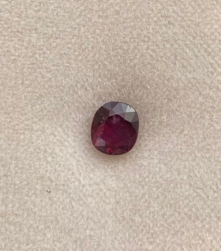 ミャンマー産　ピジョンブラッド　ルビー　1.0ct