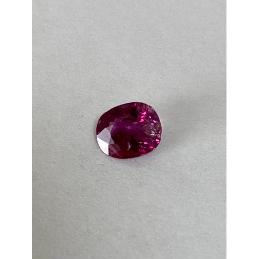 ミャンマー産　ピジョンブラッド　ルビー　1.35ct