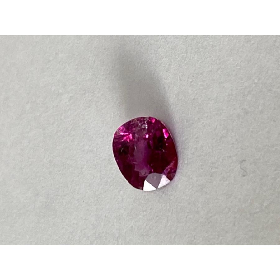 ミャンマー産　ピジョンブラッド　ルビー　1.35ct